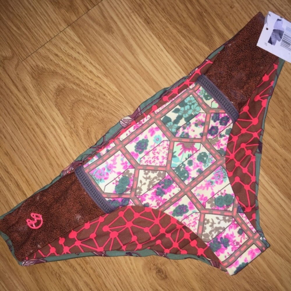 !!!SOLD!!!! Maaji bikini swimsuit set high bottoms - Picture 4 of 5